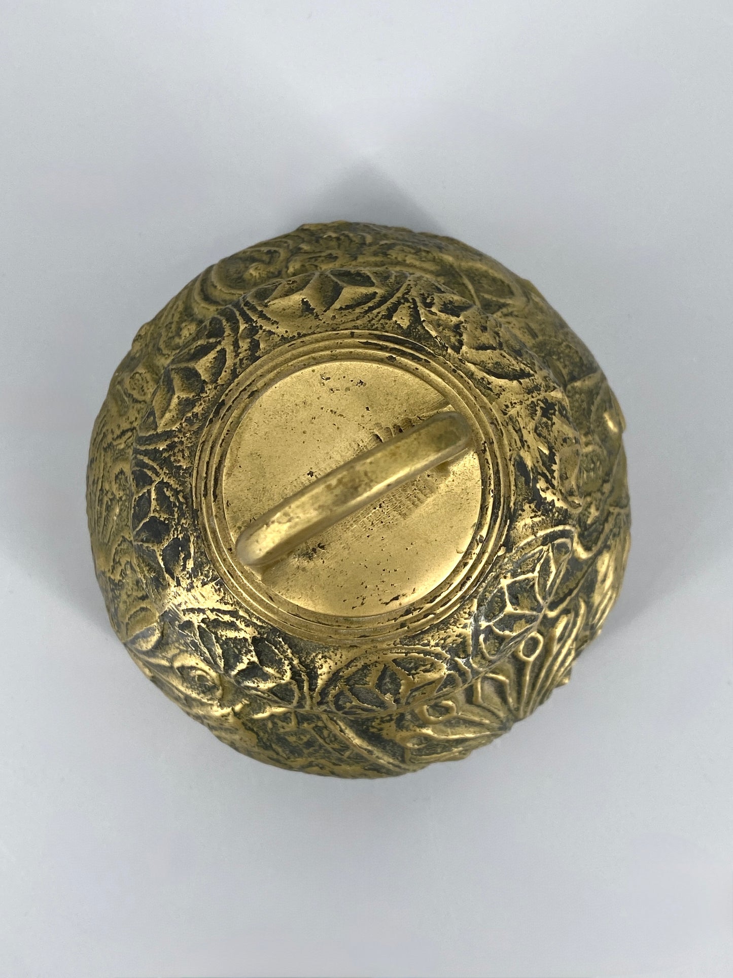 Glocke aus Bronze mit Tiermotiven