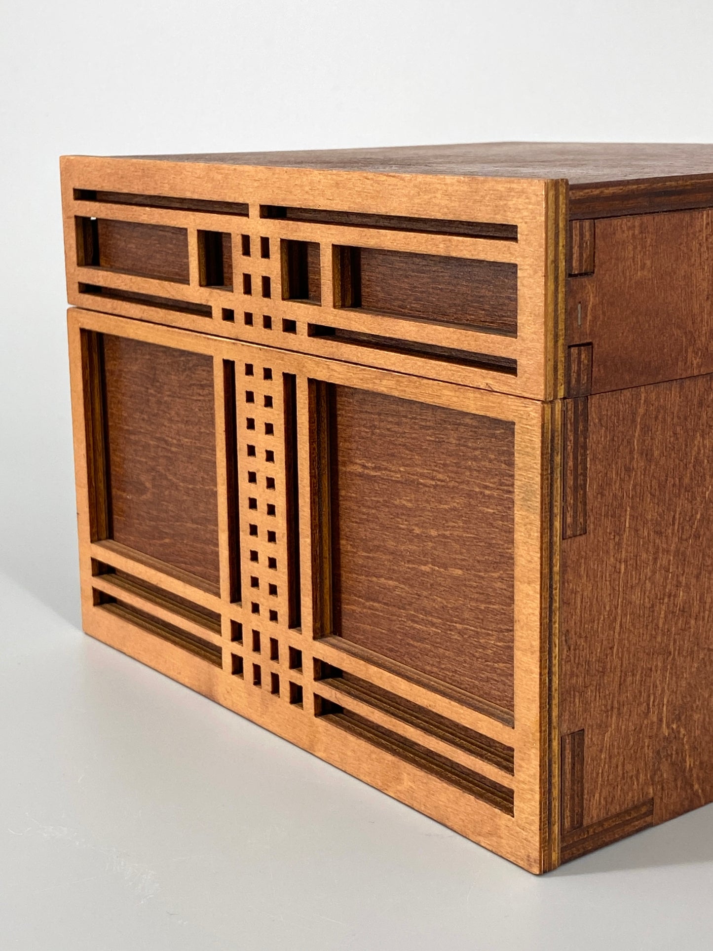 Vintage Schatulle aus Holz mit Geometrischem Muster
