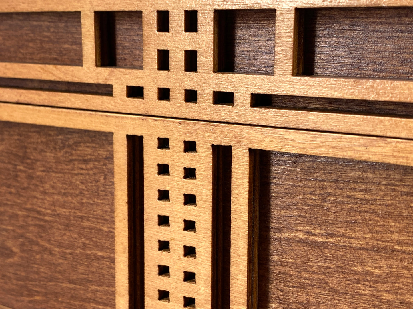 Vintage Schatulle aus Holz mit Geometrischem Muster