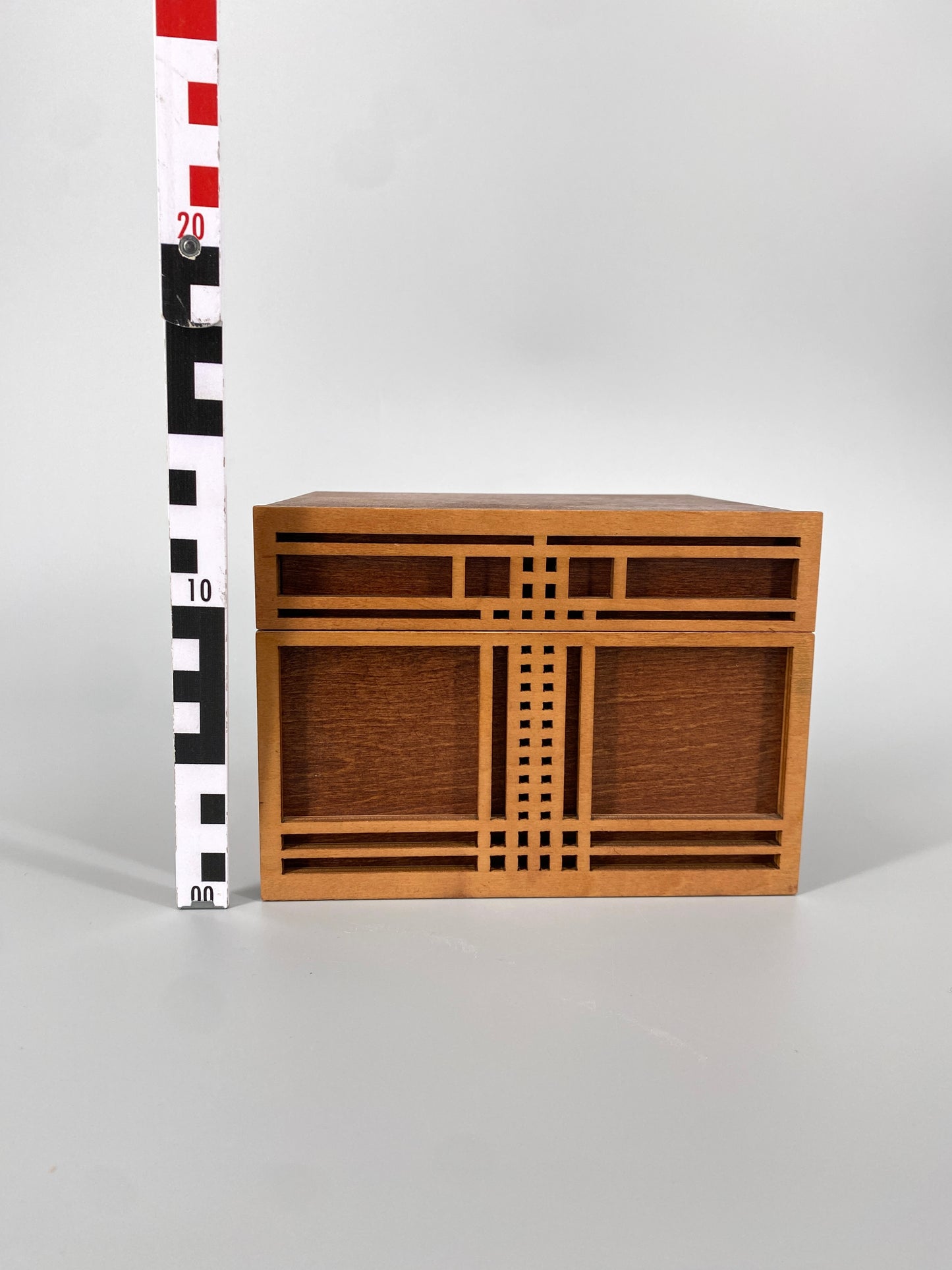 Vintage Schatulle aus Holz mit Geometrischem Muster