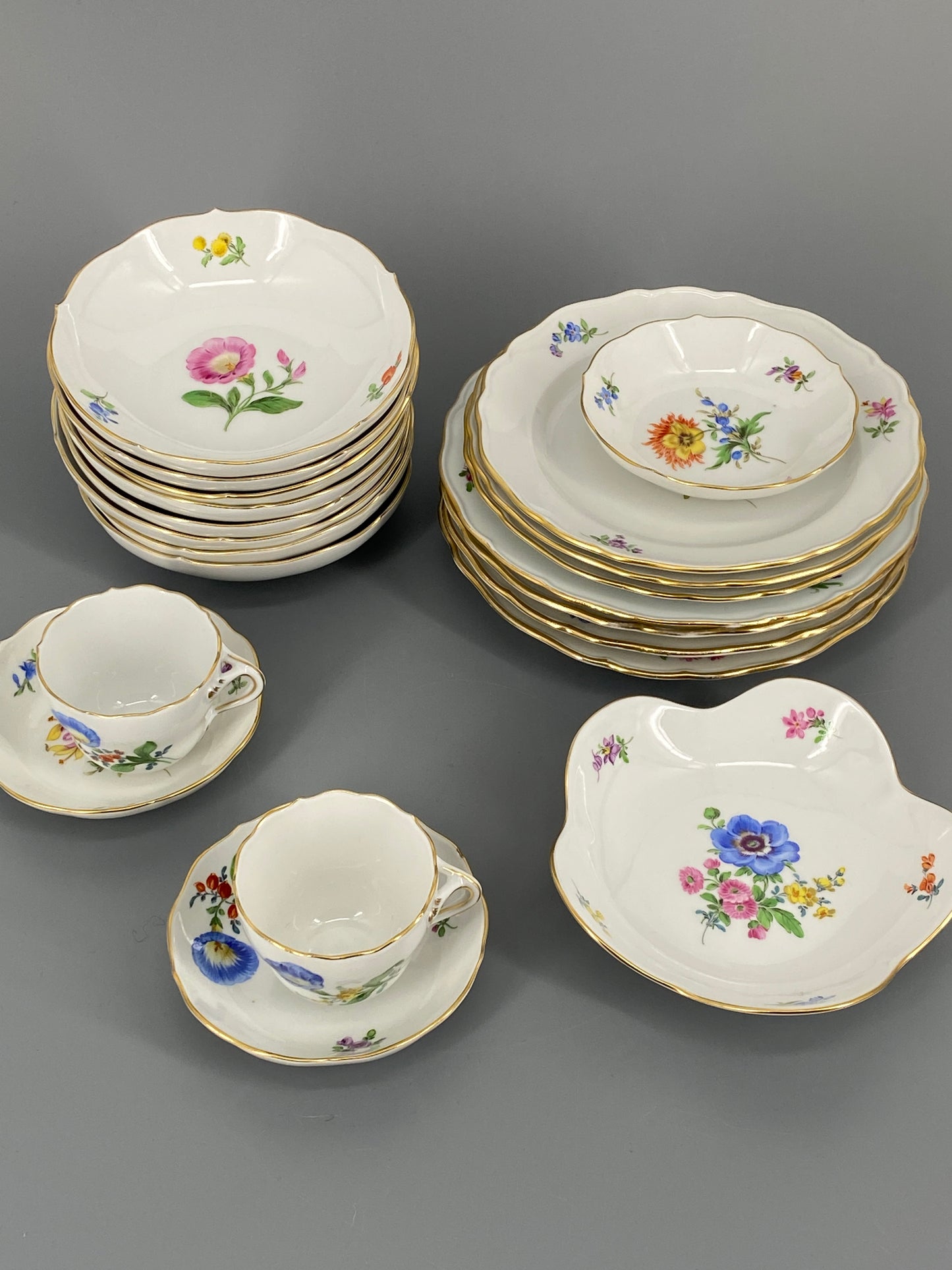 Meissen Porzellan Geschirr Konvolut, Blumendekor