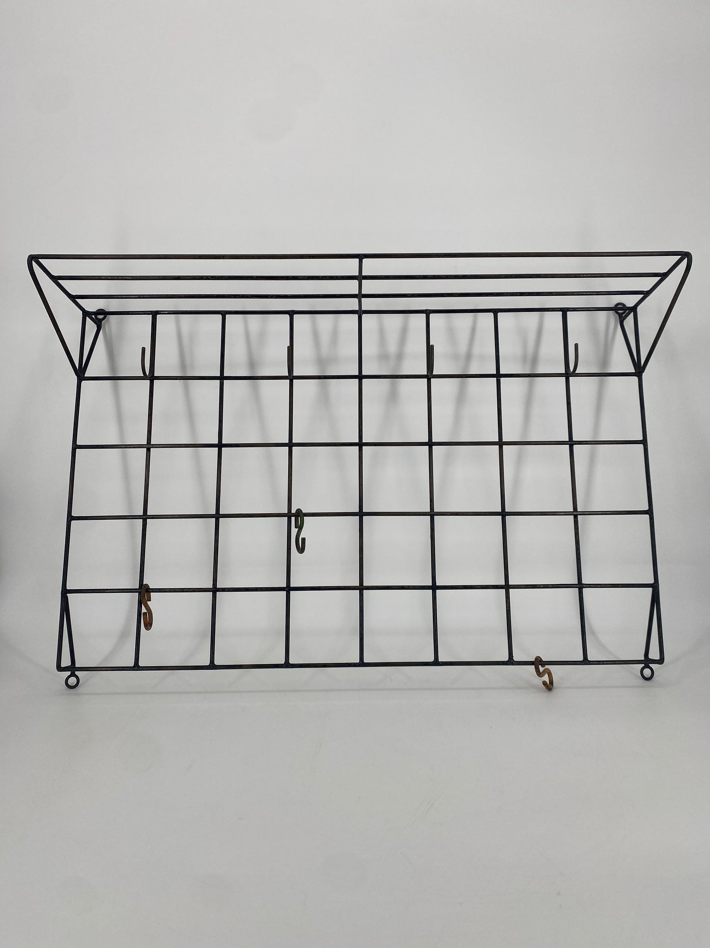 Gitter Garderobe aus den 50er Jahren