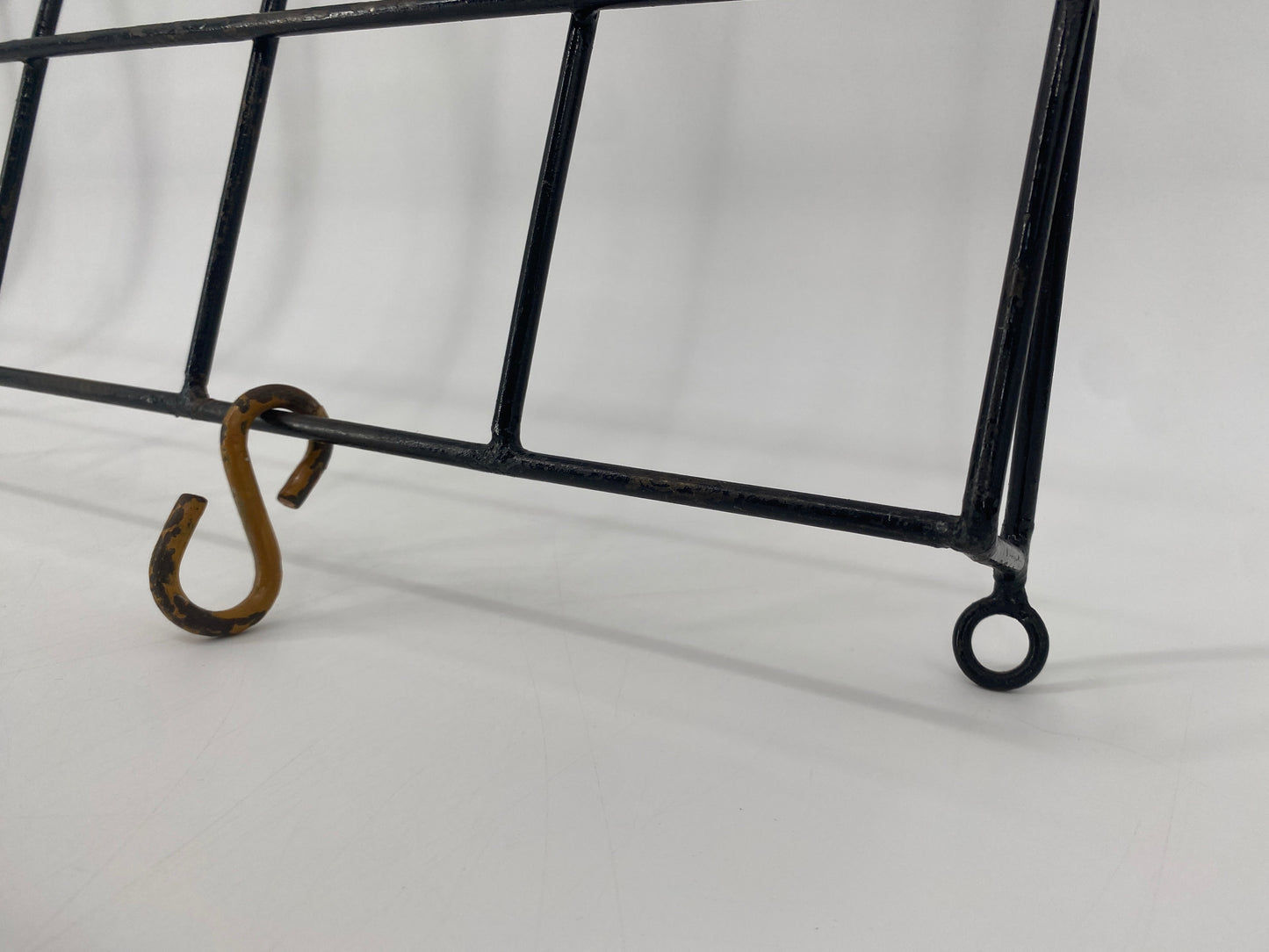 Gitter Garderobe aus den 50er Jahren