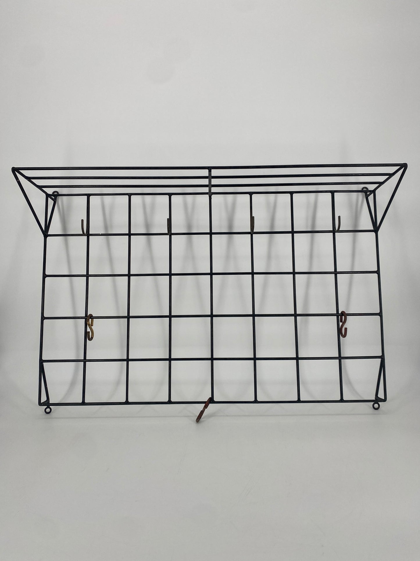 Gitter Garderobe aus den 50er Jahren