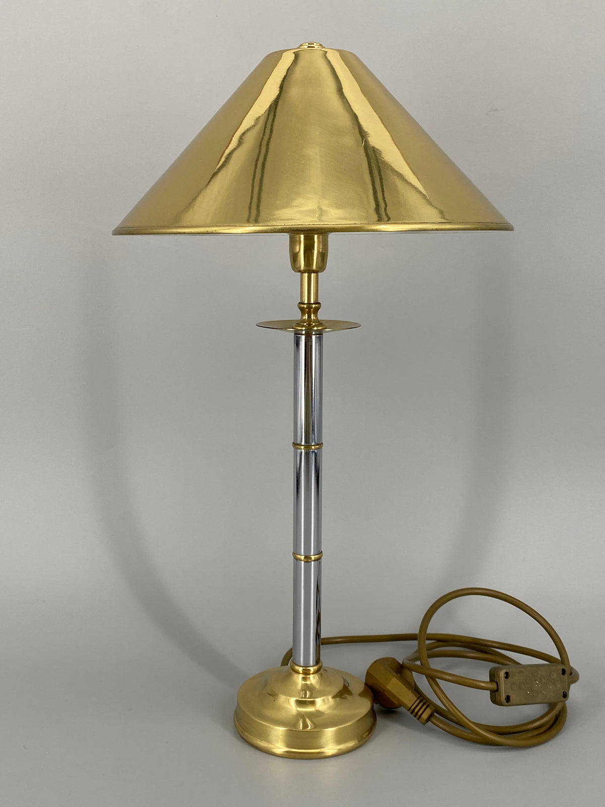 Postmoderne Tischlampe im Bi-Color Design aus Messing und Chrom, 1990er