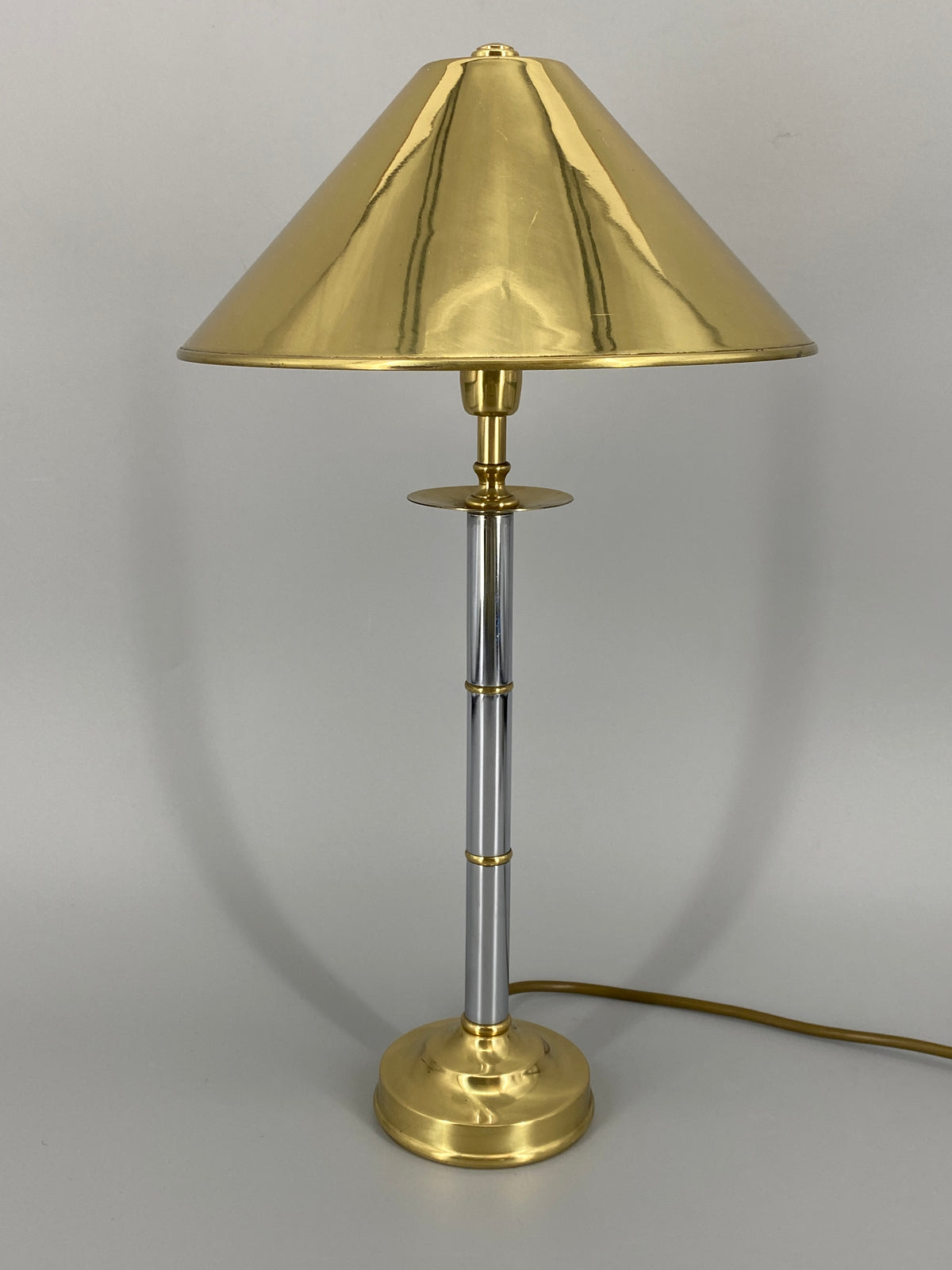 Postmoderne Tischlampe im Bi-Color Design aus Messing und Chrom, 1990er