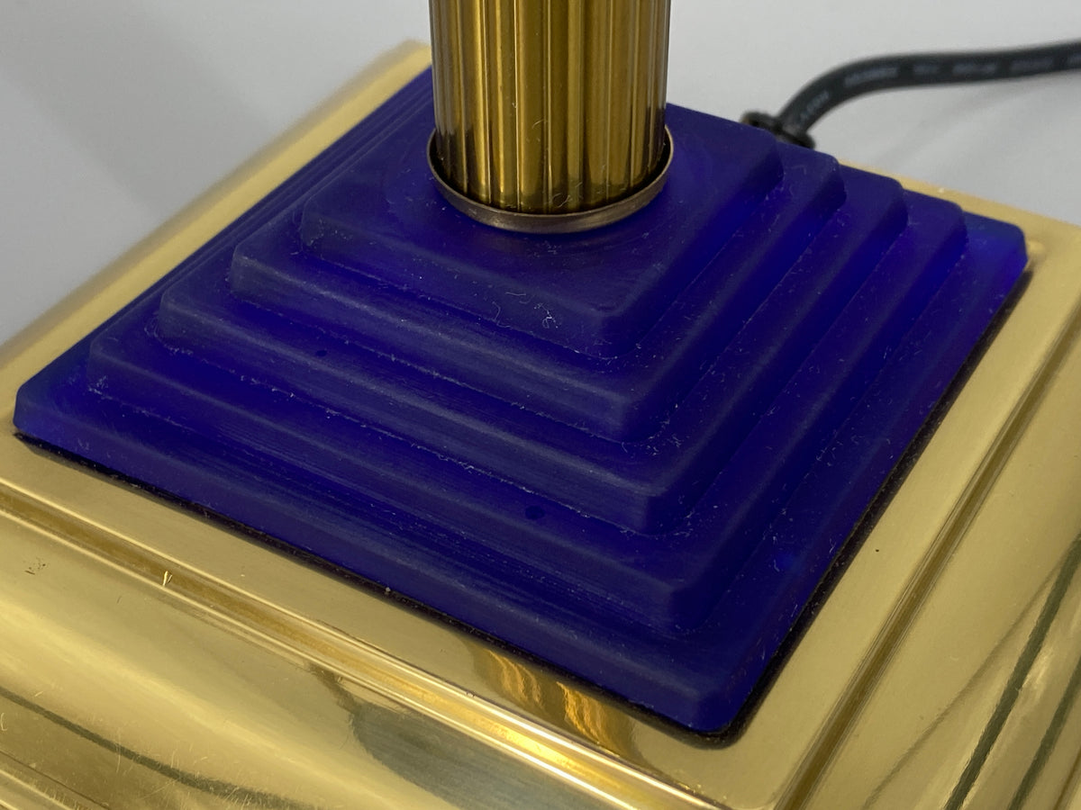 Postmoderne  Neuinterpretation der klassischen Banker Tischlampe mit blauem Glasschirm von HEPA, Deutschland 1990er