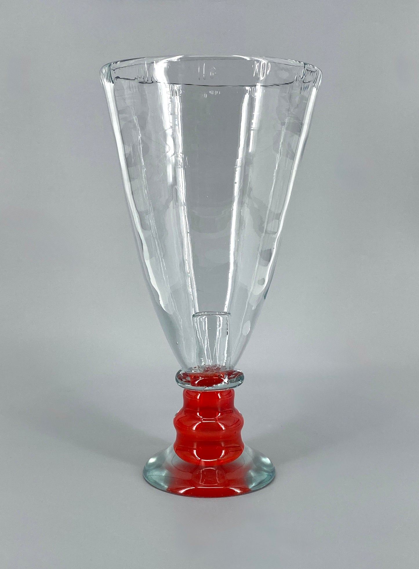 Vase oder Kerzenhalter aus rotem und transparentem Muranoglas, kelchförmig, handgefertigt