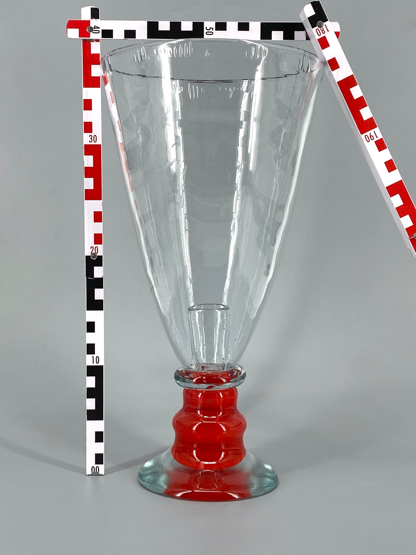 Vase oder Kerzenhalter aus rotem und transparentem Muranoglas, kelchförmig, handgefertigt