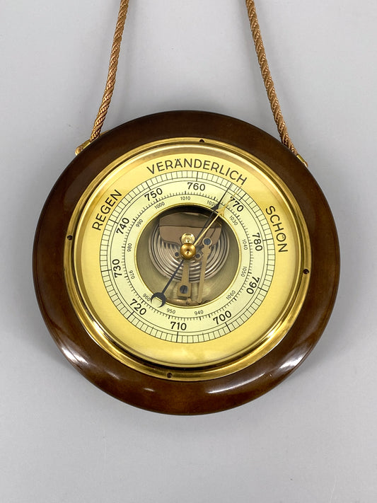rundes Wandbarometer von SFV aus Holz, misst den Luftdruck, Deutschland