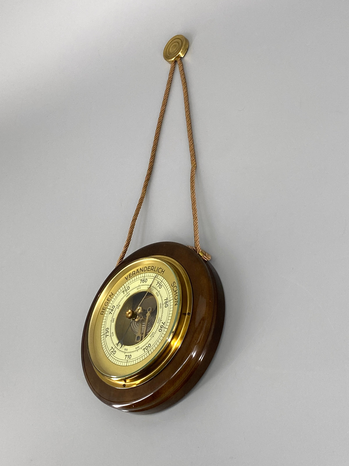 rundes Wandbarometer von SFV aus Holz, misst den Luftdruck, Deutschland