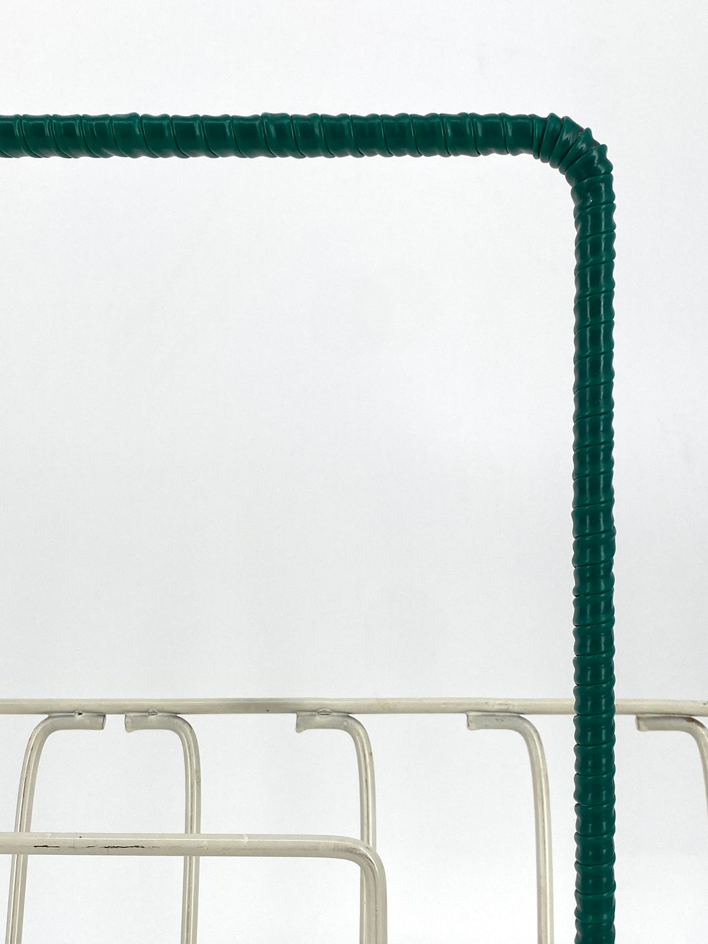 String Zeitungsständer aus weiß lackiertem Metall, Deutschland 50er