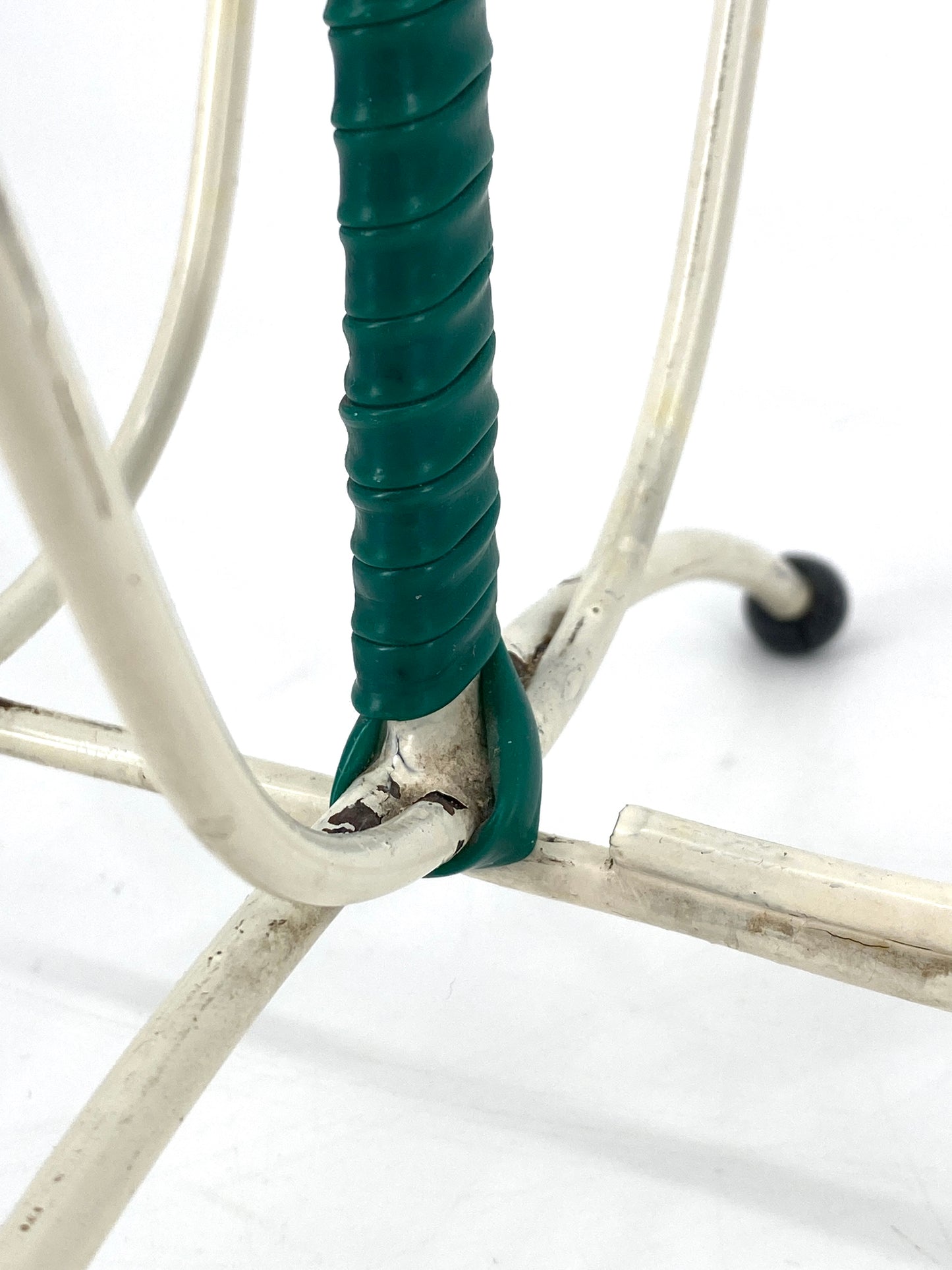 String Zeitungsständer aus weiß lackiertem Metall, Deutschland 50er