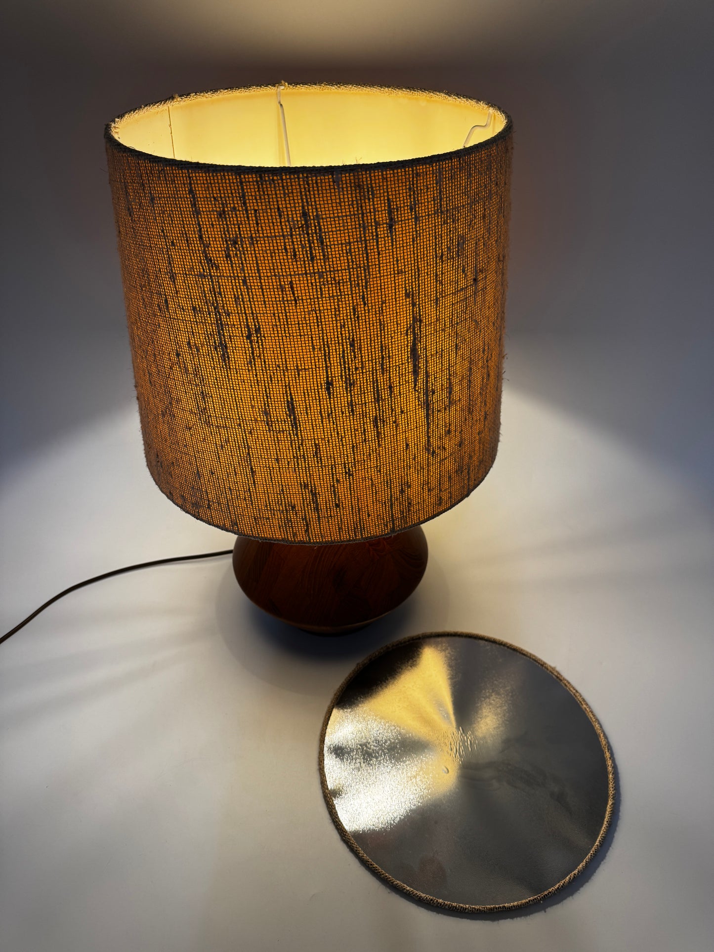 Skulpturale Dänische Lampe aus Holz
