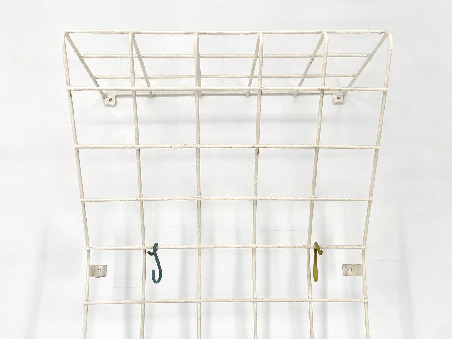 Wandgarderobe aus weiß lackiertem Metall, Karl Fichtel zugeschrieben, 50er