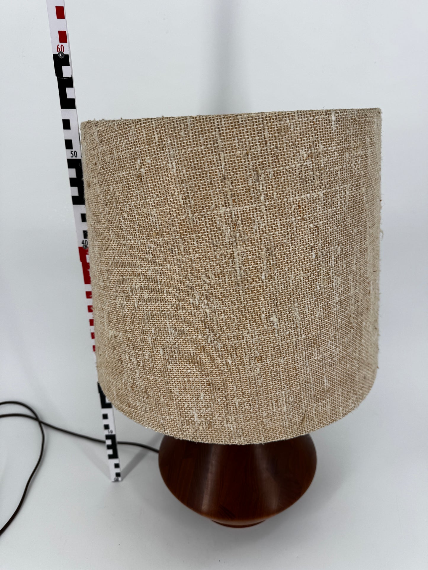 Skulpturale Dänische Lampe aus Holz