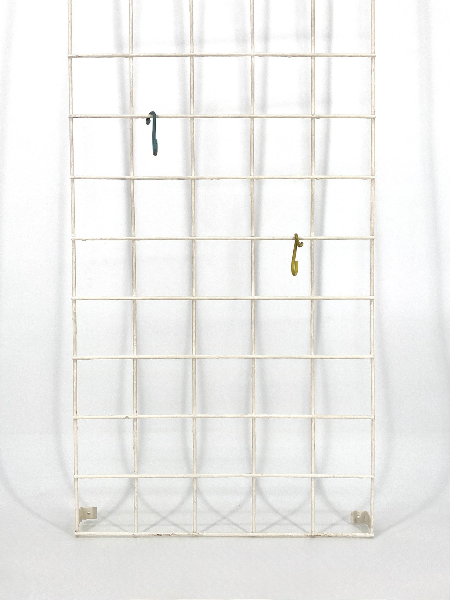 Wandgarderobe aus weiß lackiertem Metall, Karl Fichtel zugeschrieben, 50er