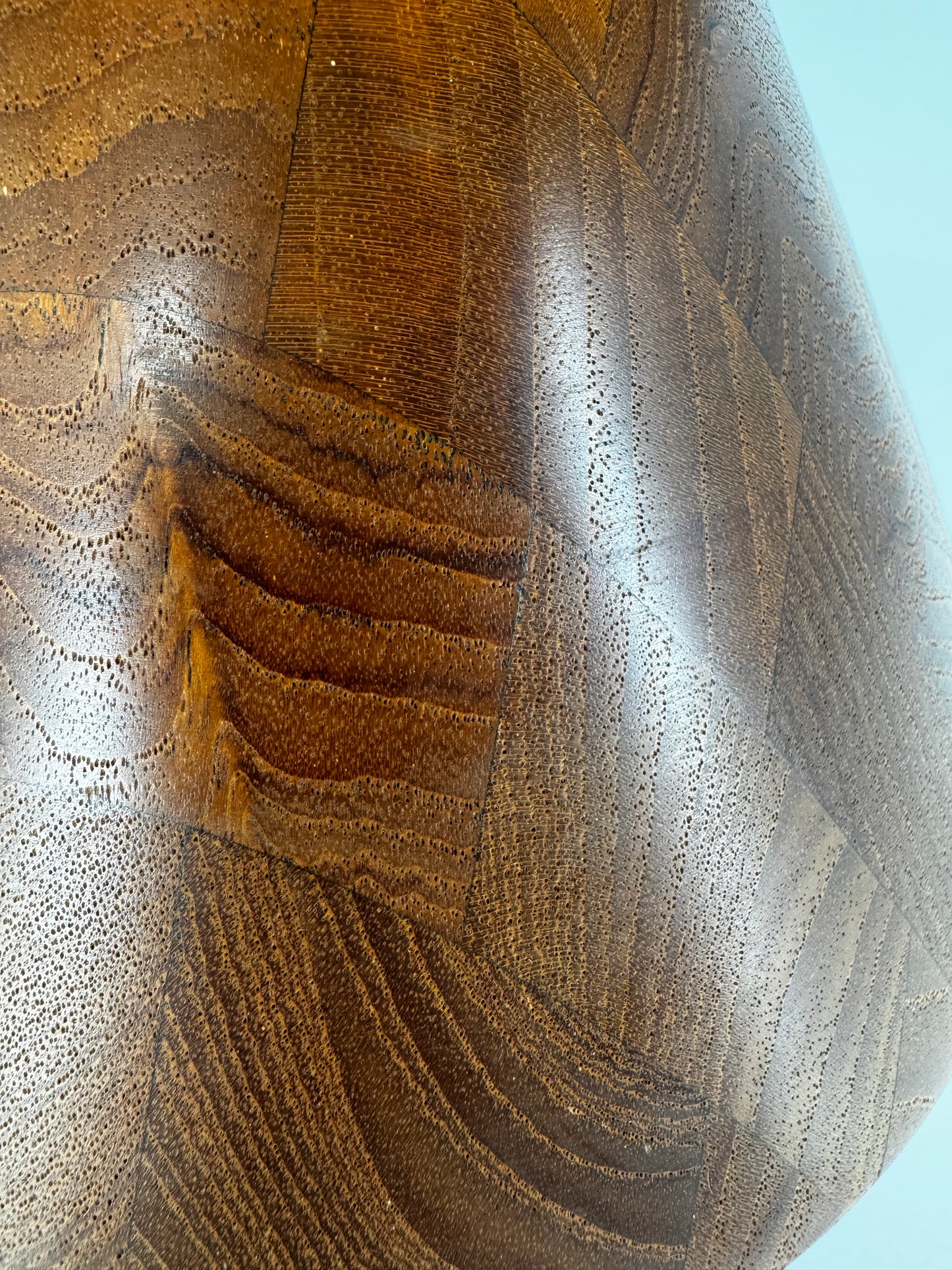 Skulpturale Dänische Lampe aus Holz