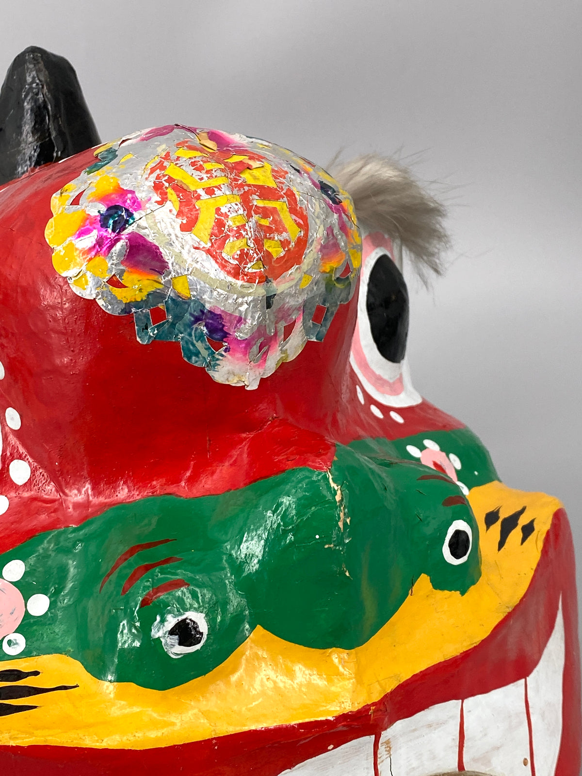 chinesische Drachenkopf Maske aus Pappmaché "Löwentanz", 20. Jahrhundert