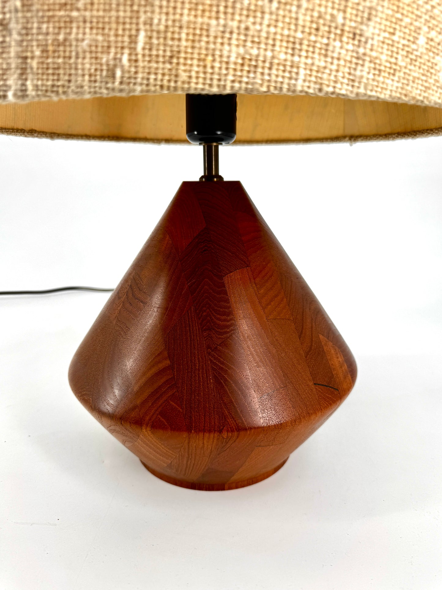 Skulpturale Dänische Lampe aus Holz