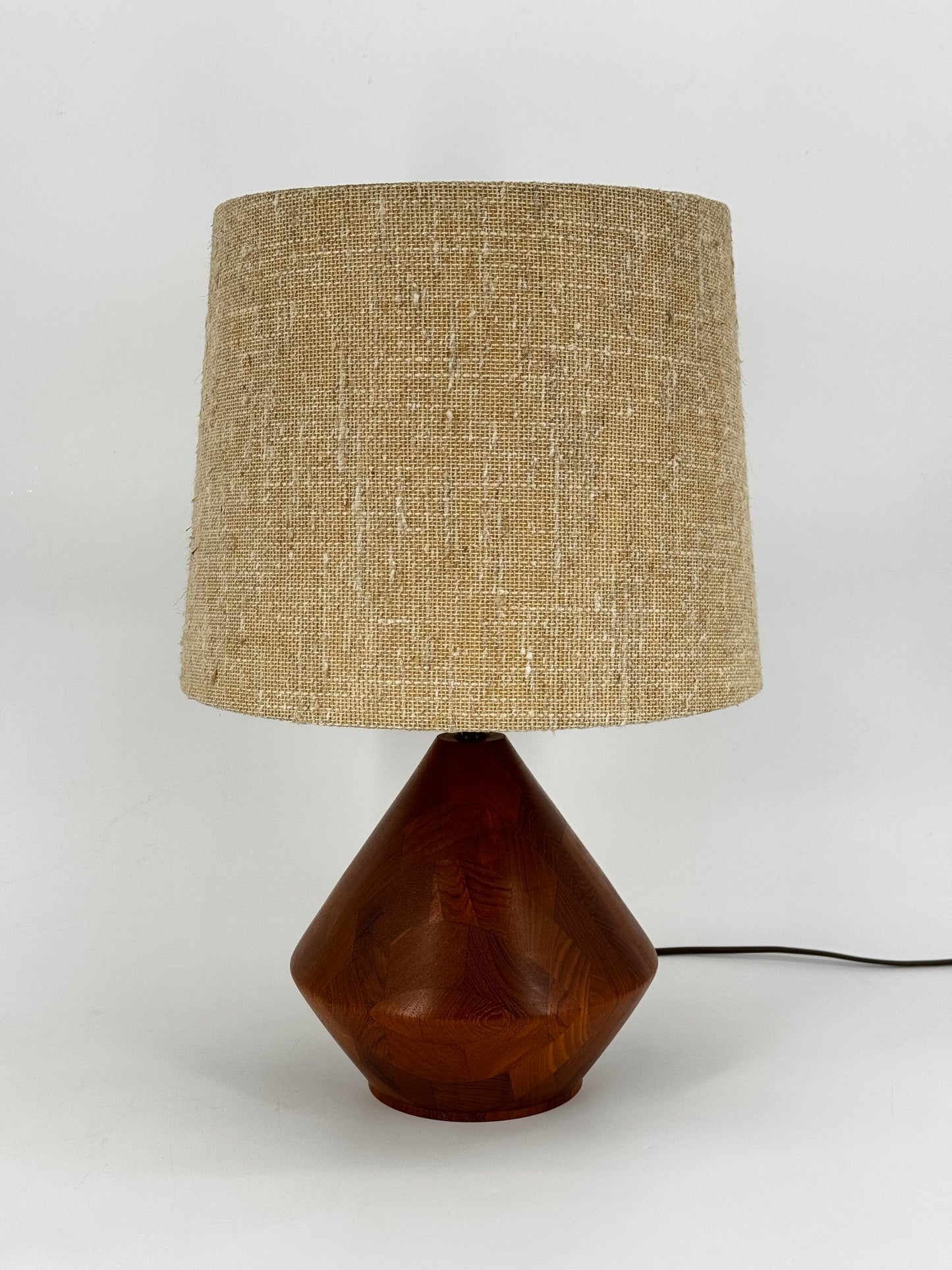 Skulpturale Dänische Lampe aus Holz