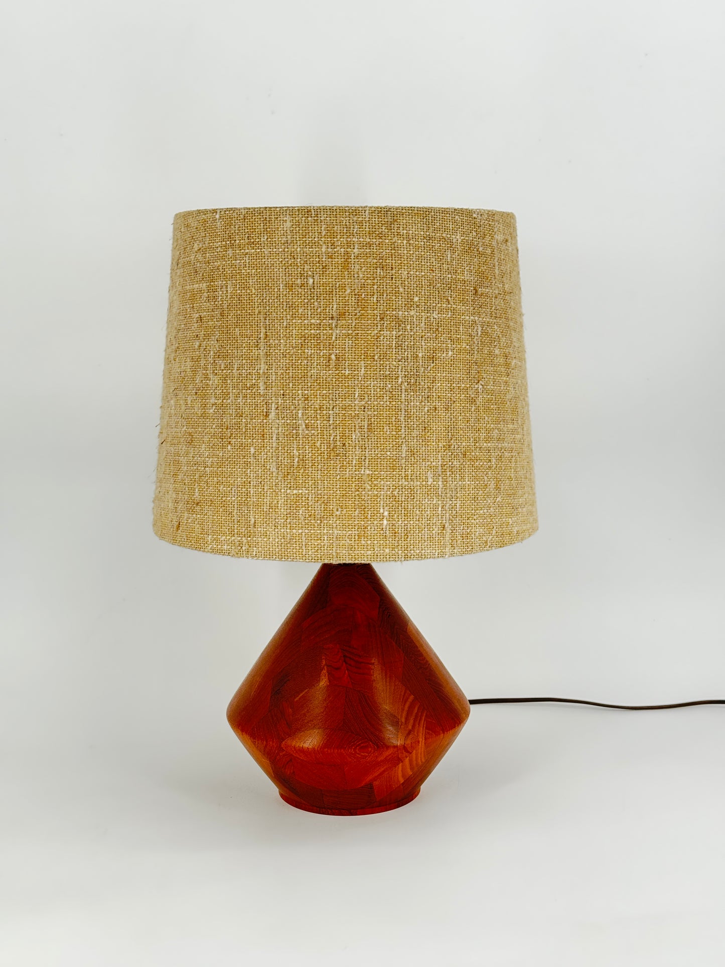 Skulpturale Dänische Lampe aus Holz