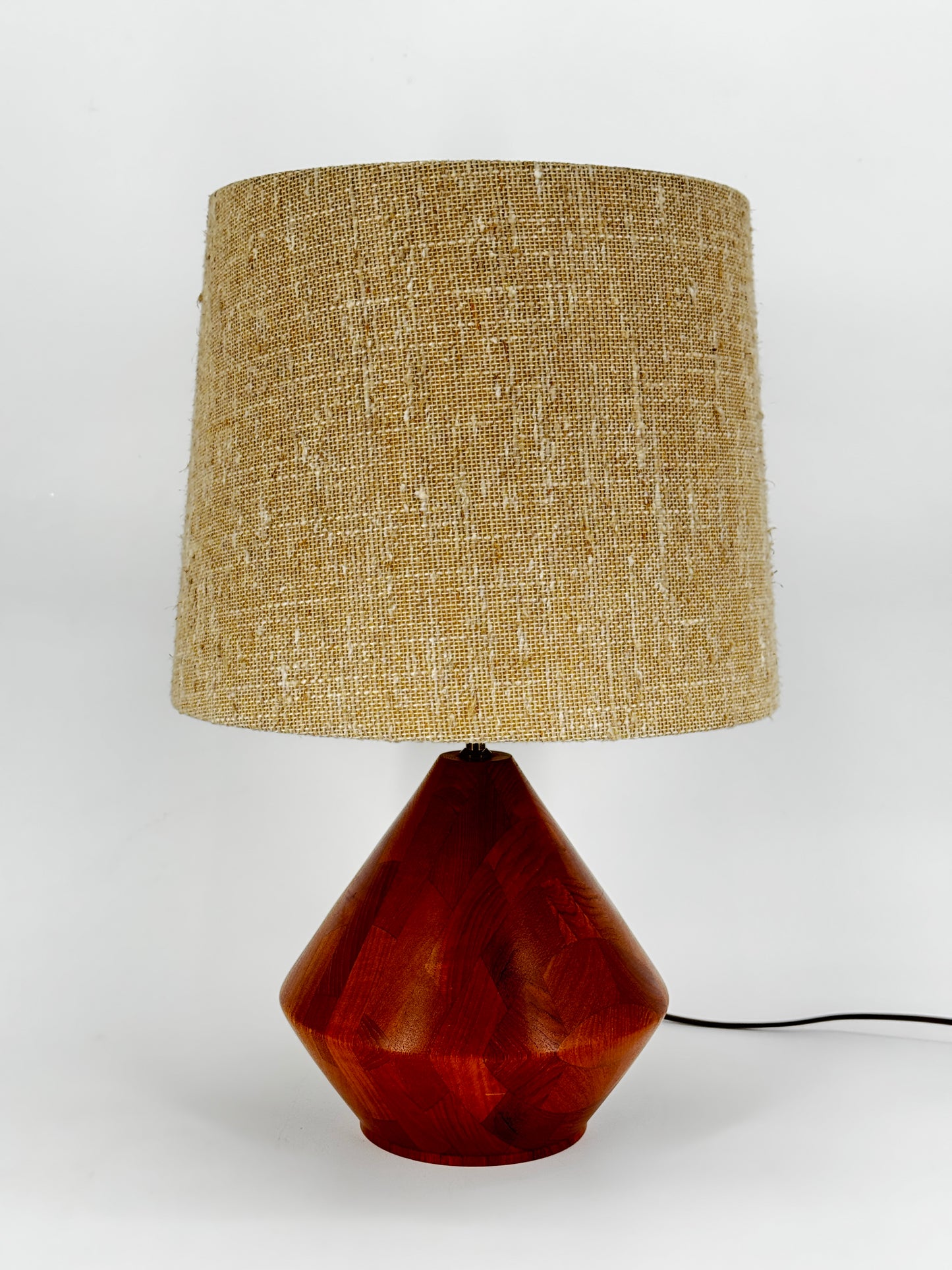 Skulpturale Dänische Lampe aus Holz