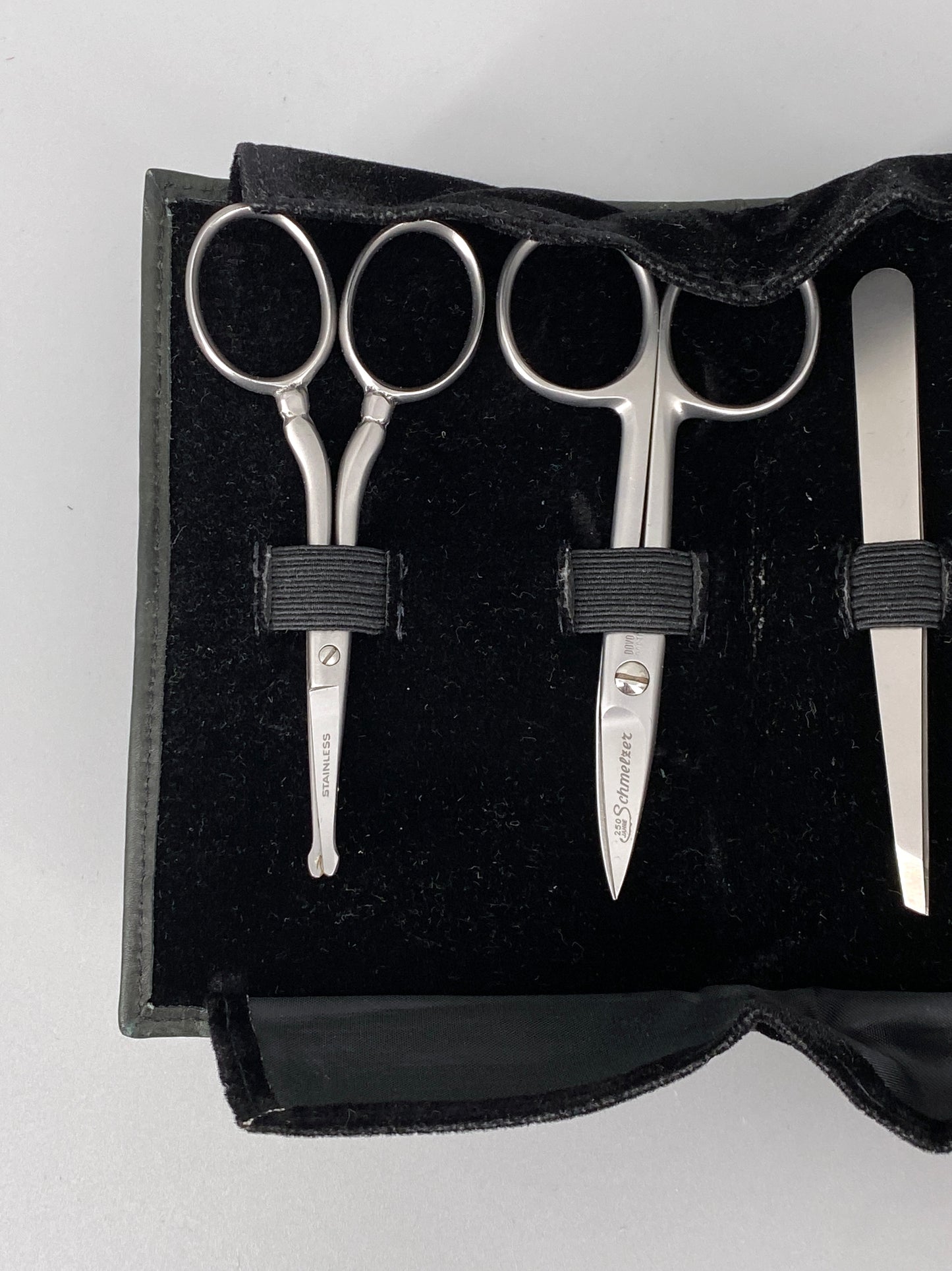7-Teiliges Maniküre/Pediküre Set von Pro-Idee mit Utensilien von Dovo und Rubis