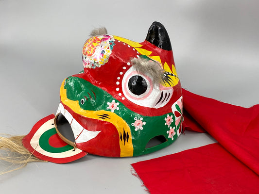 chinesische Drachenkopf Maske aus Pappmaché "Löwentanz", 20. Jahrhundert