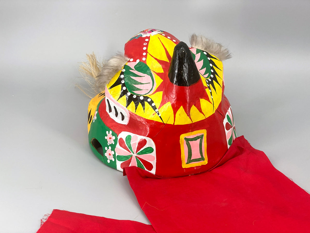 chinesische Drachenkopf Maske aus Pappmaché "Löwentanz", 20. Jahrhundert