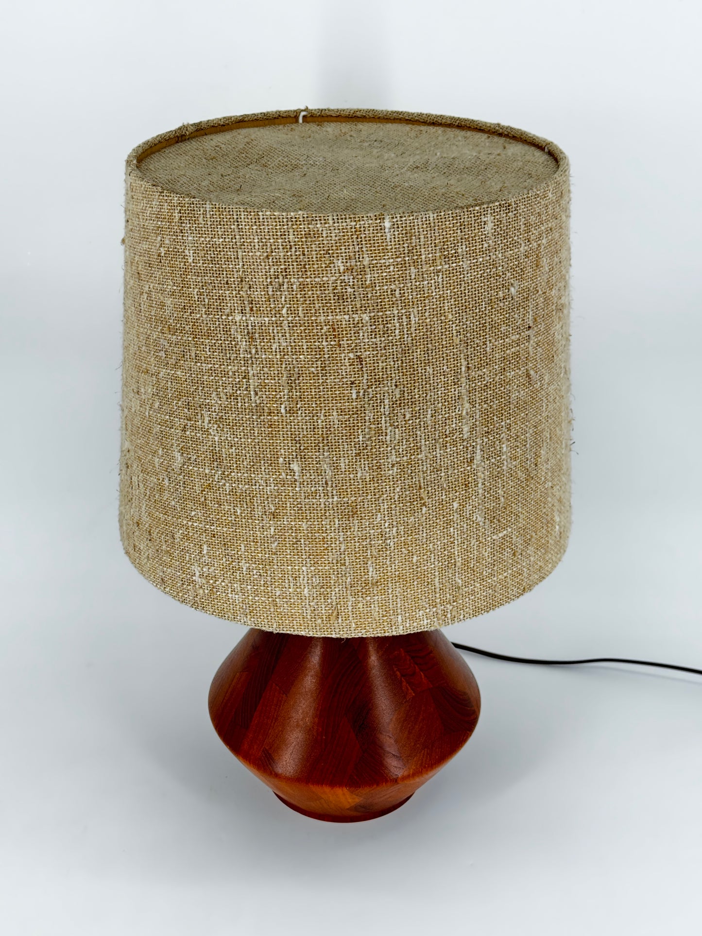 Skulpturale Dänische Lampe aus Holz