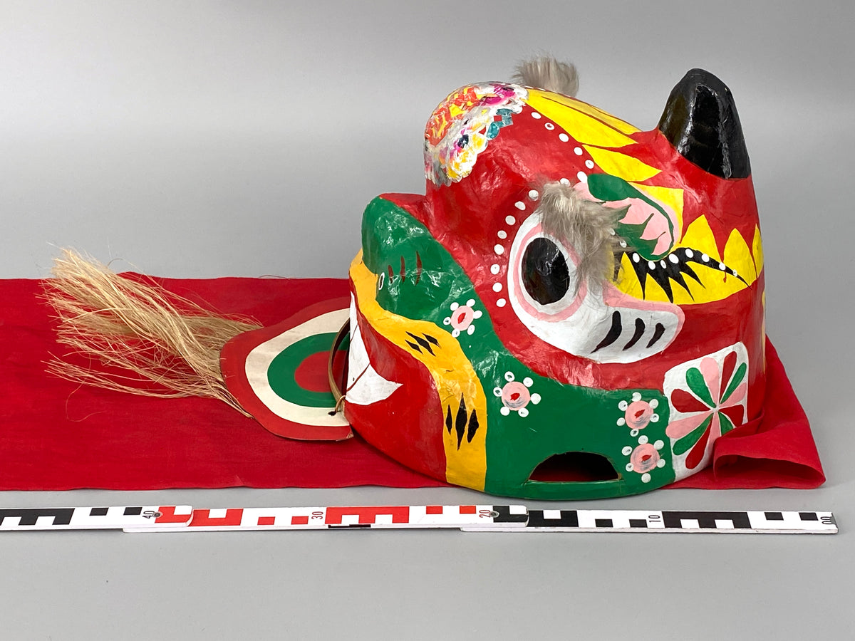 chinesische Drachenkopf Maske aus Pappmaché "Löwentanz", 20. Jahrhundert