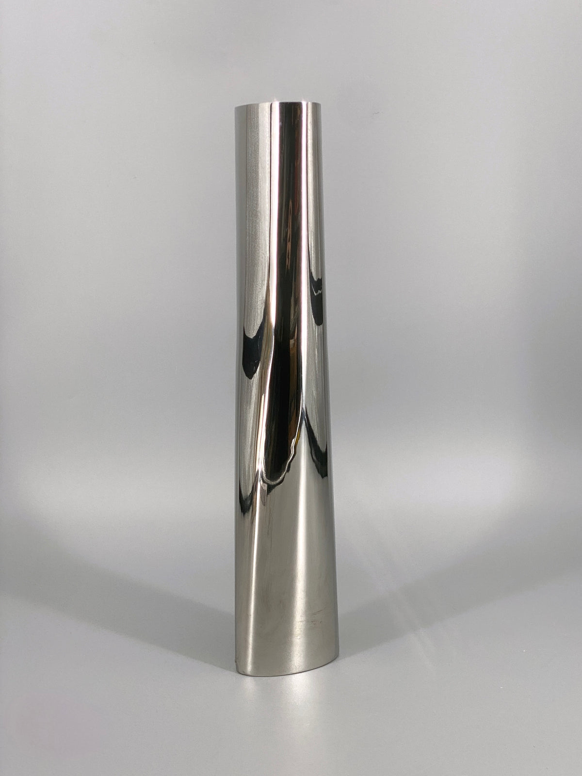 skulpturale, lange Vase von Philippi aus Edelstahl