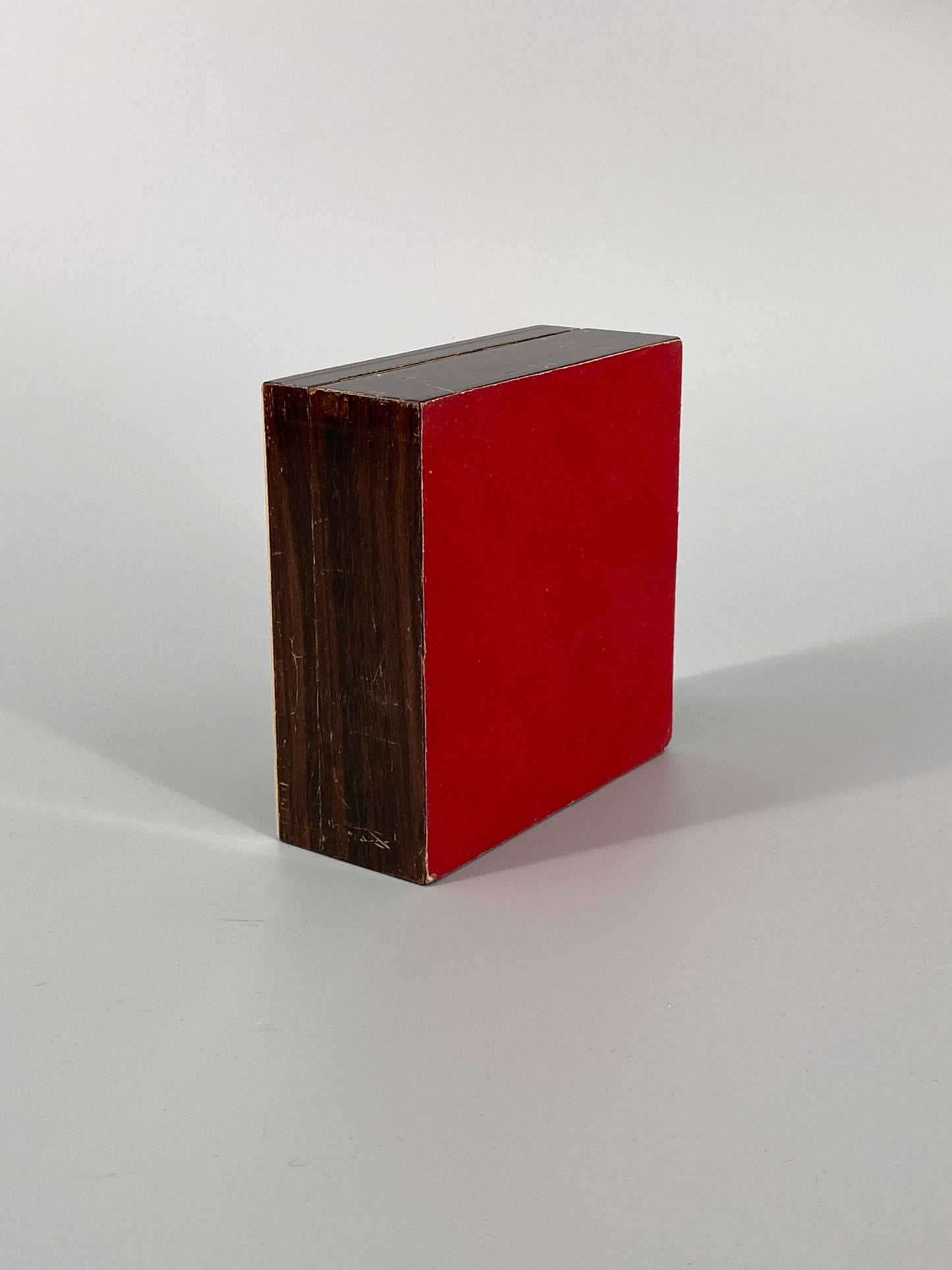 Schatulle aus Holz mit Intarsien aus Perlmutt