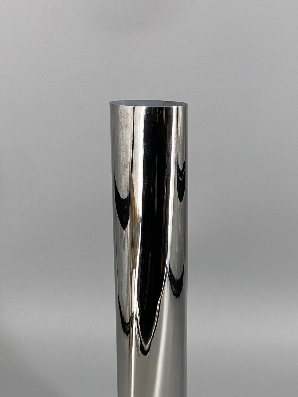 skulpturale, lange Vase von Philippi aus Edelstahl