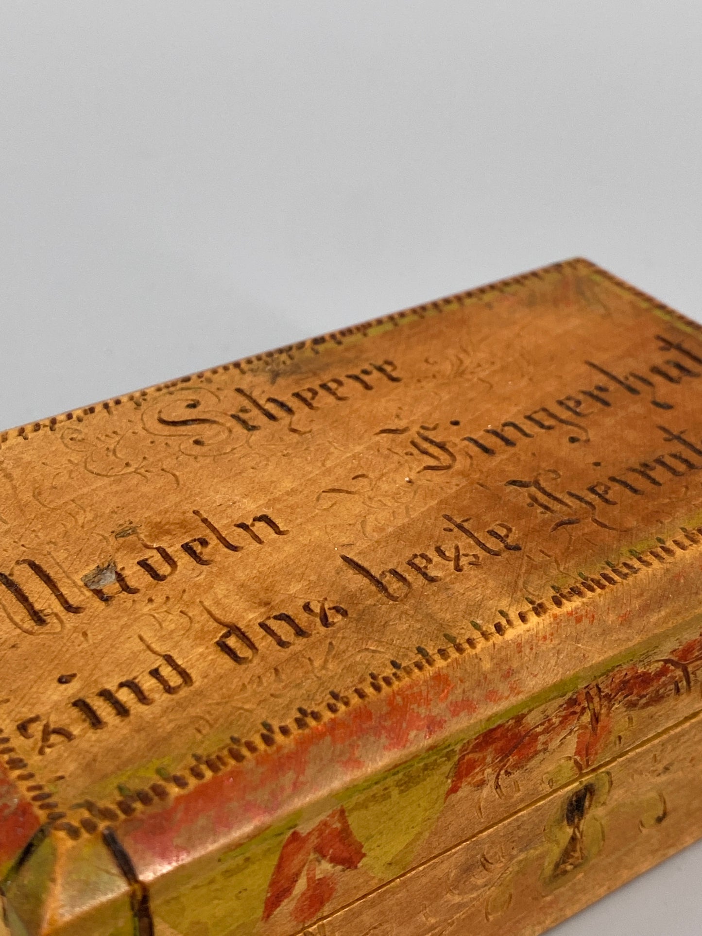 Antike Holz Schatulle mit Bauernmalerei und einer Aufschrift, 20. Jh