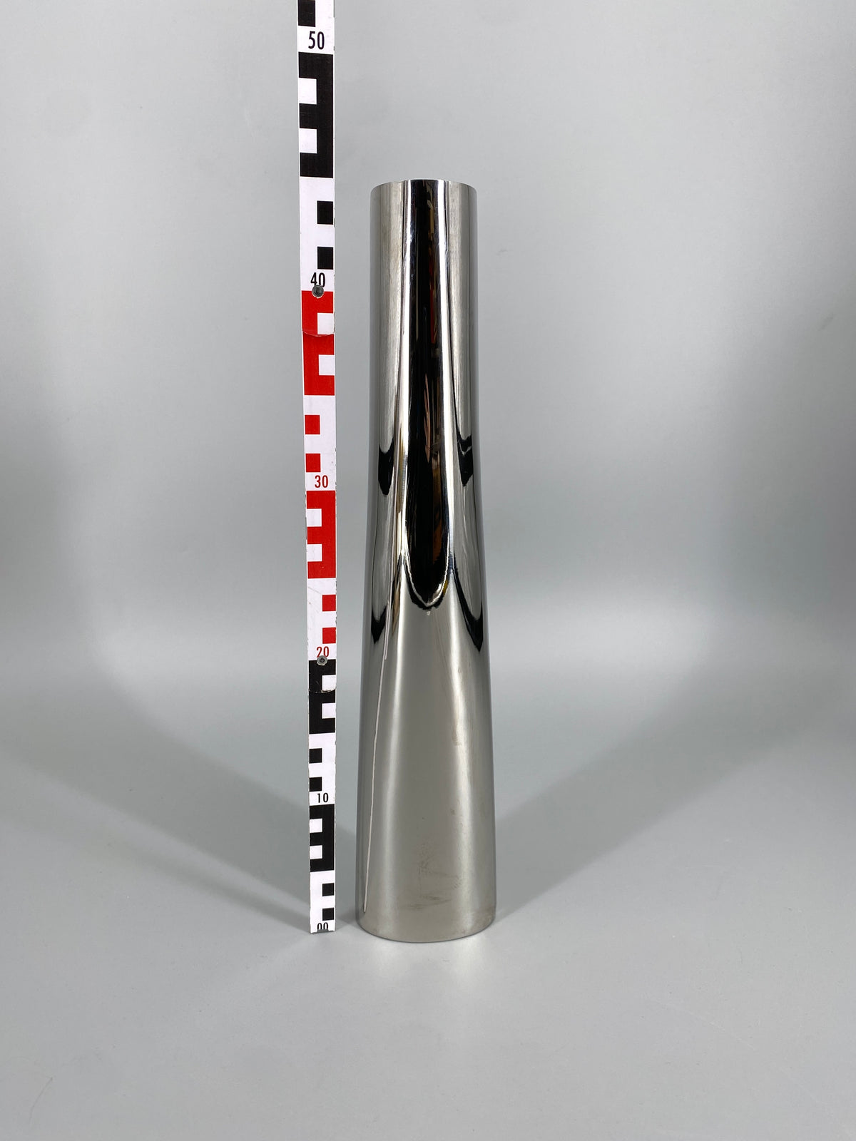 skulpturale, lange Vase von Philippi aus Edelstahl