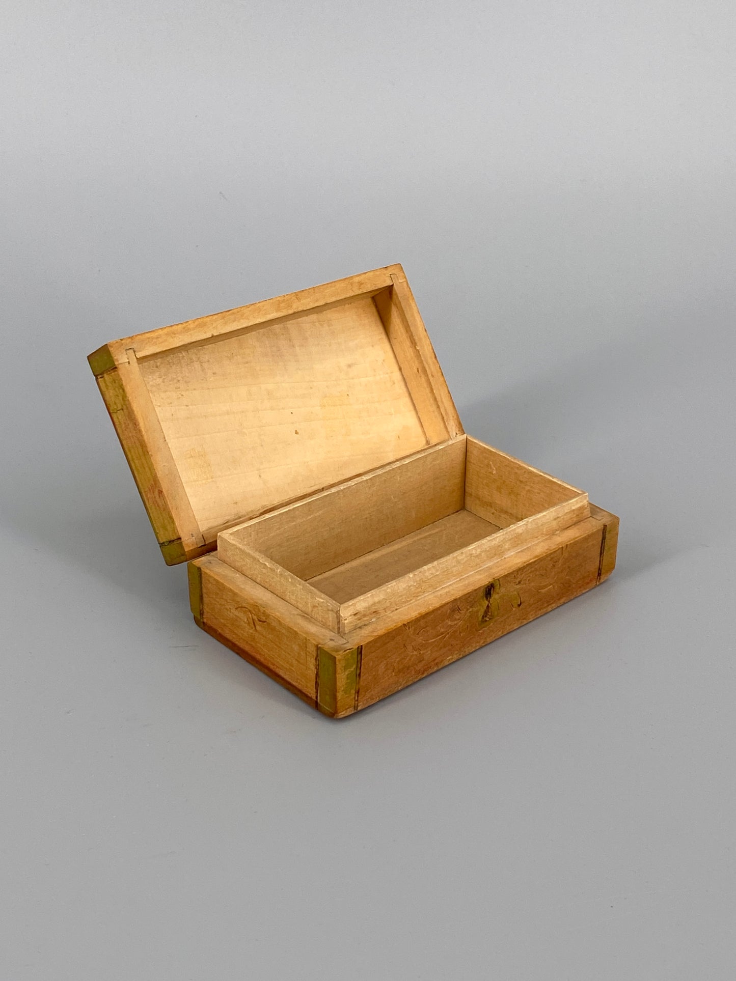 Antike Holz Schatulle mit Bauernmalerei und einer Aufschrift, 20. Jh