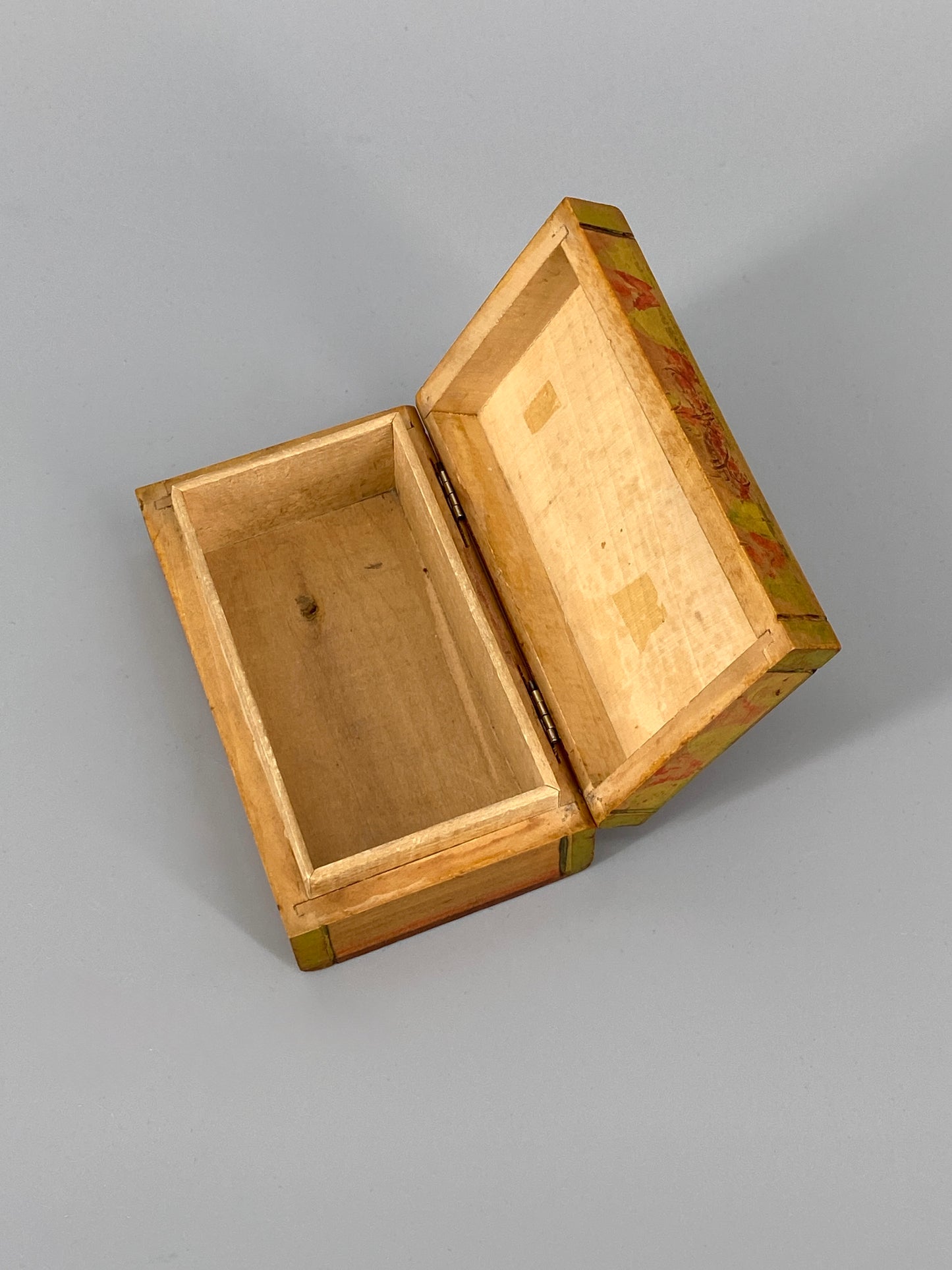 Antike Holz Schatulle mit Bauernmalerei und einer Aufschrift, 20. Jh