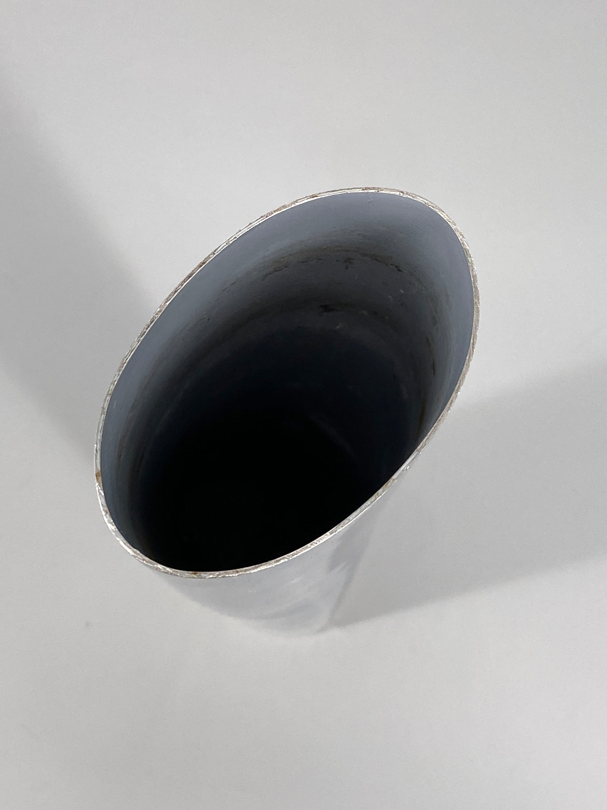 skulpturale, lange Vase von Philippi aus Edelstahl