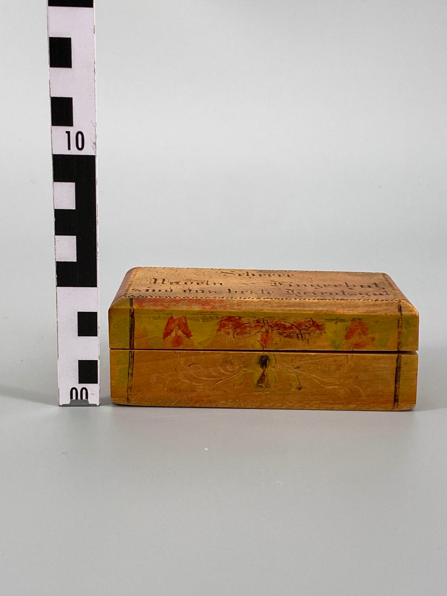 Antike Holz Schatulle mit Bauernmalerei und einer Aufschrift, 20. Jh