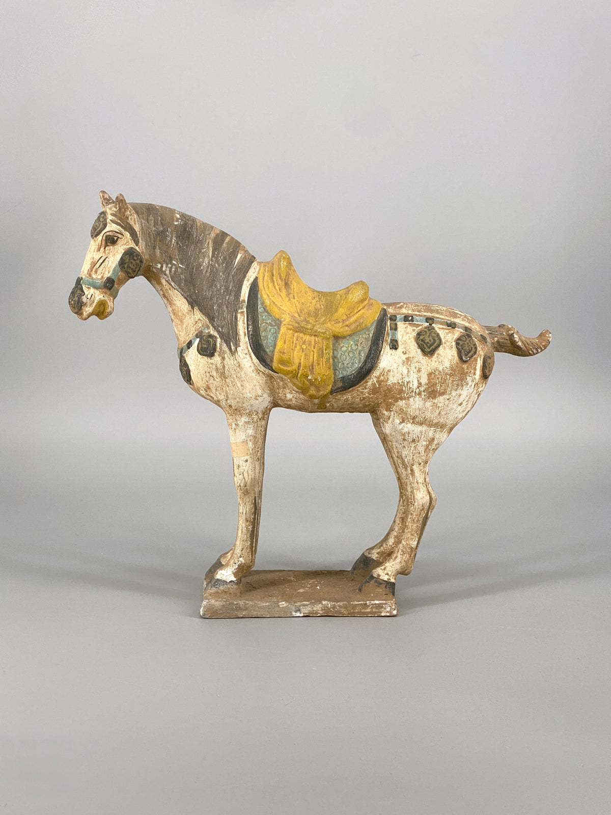 chinesische Pferdefigur aus Terrakotta