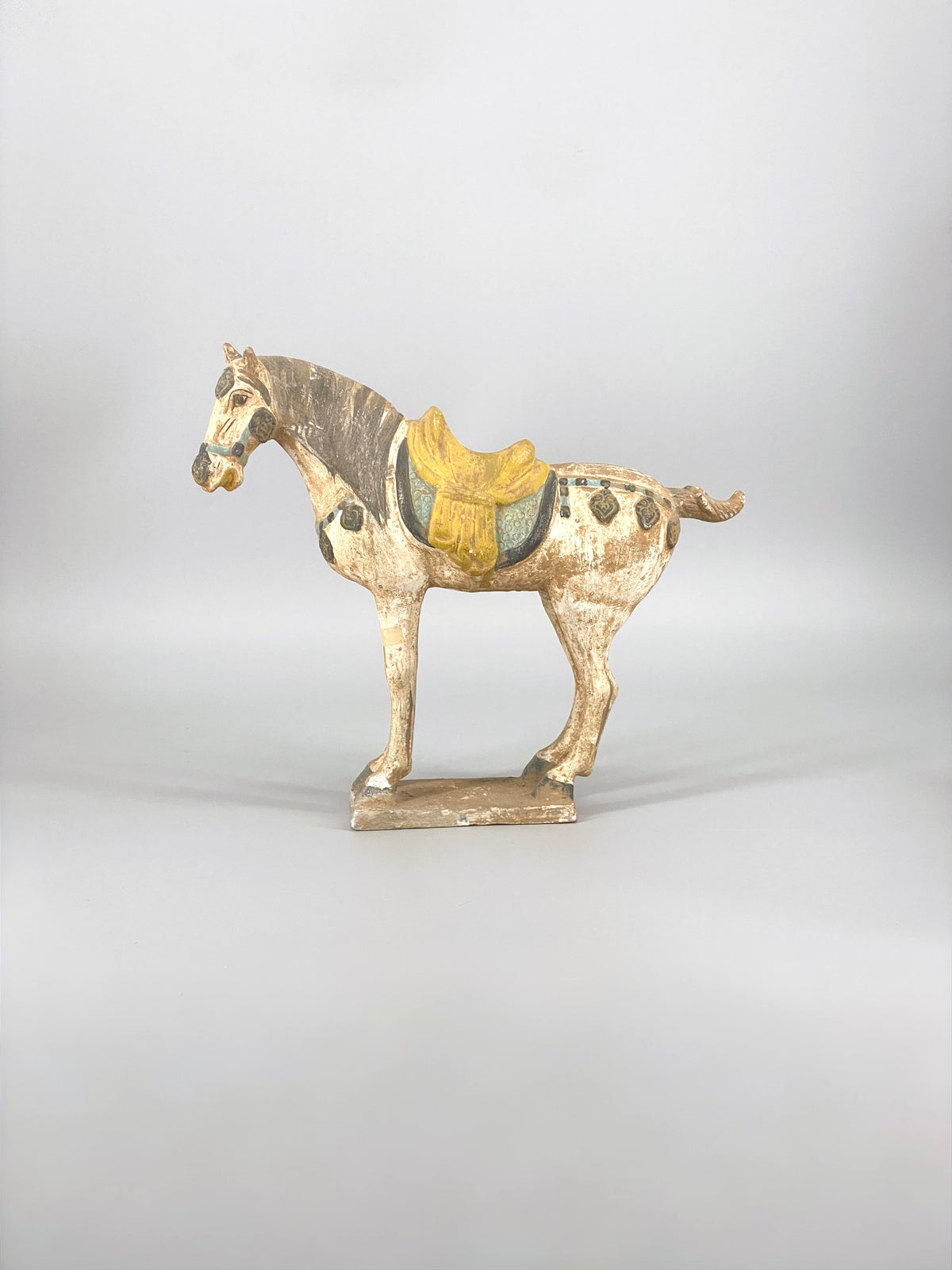 chinesische Pferdefigur aus Terrakotta