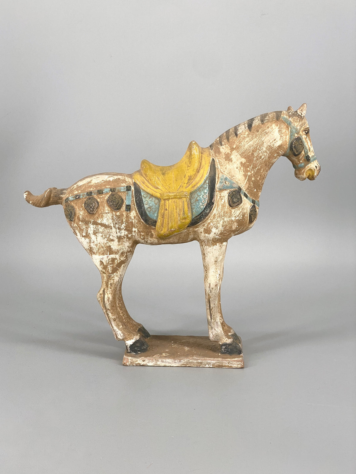 chinesische Pferdefigur aus Terrakotta