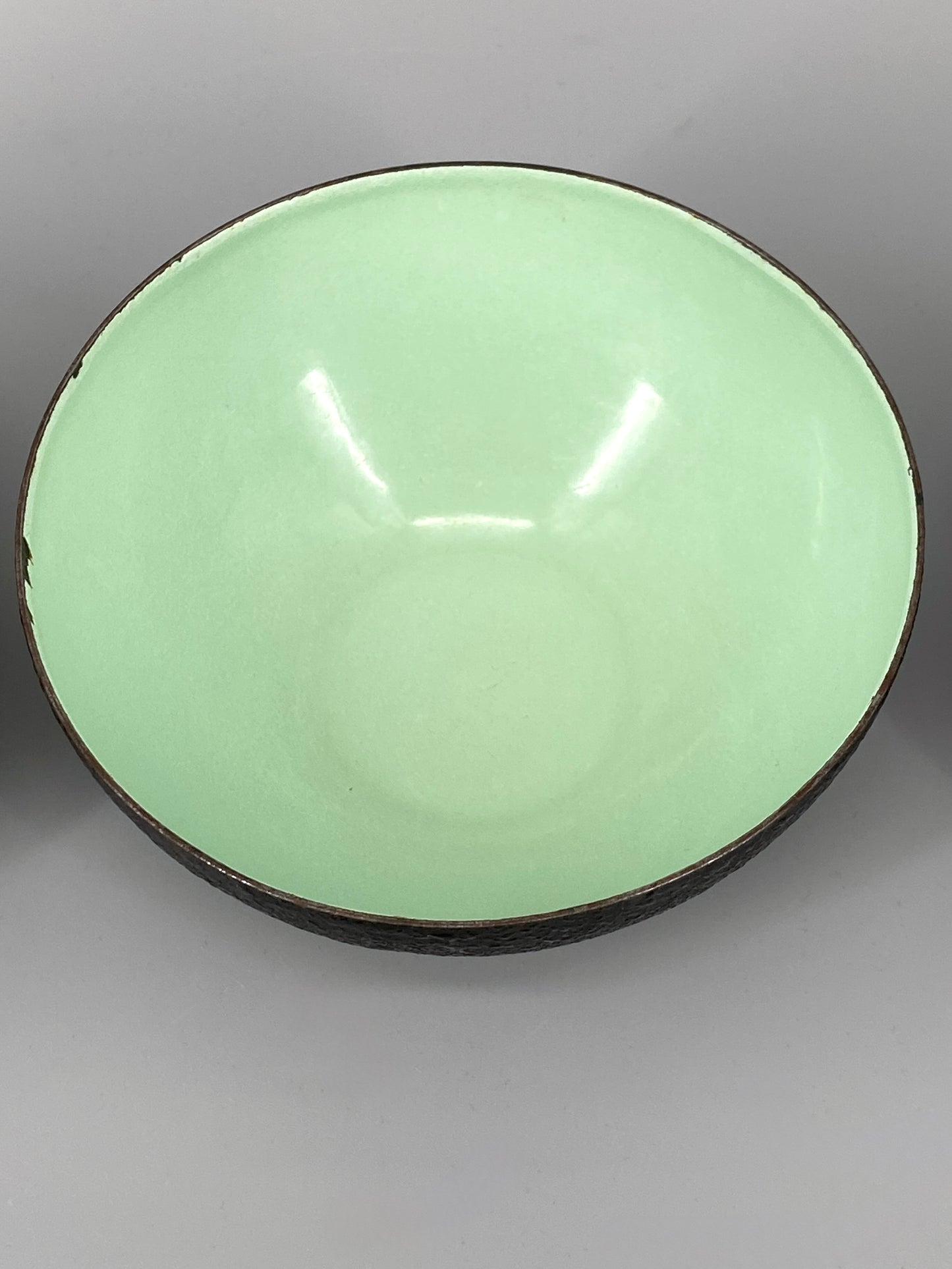 4 Mid Century Emaille Schalen, außen strukturiert – innen farbig, 1960er