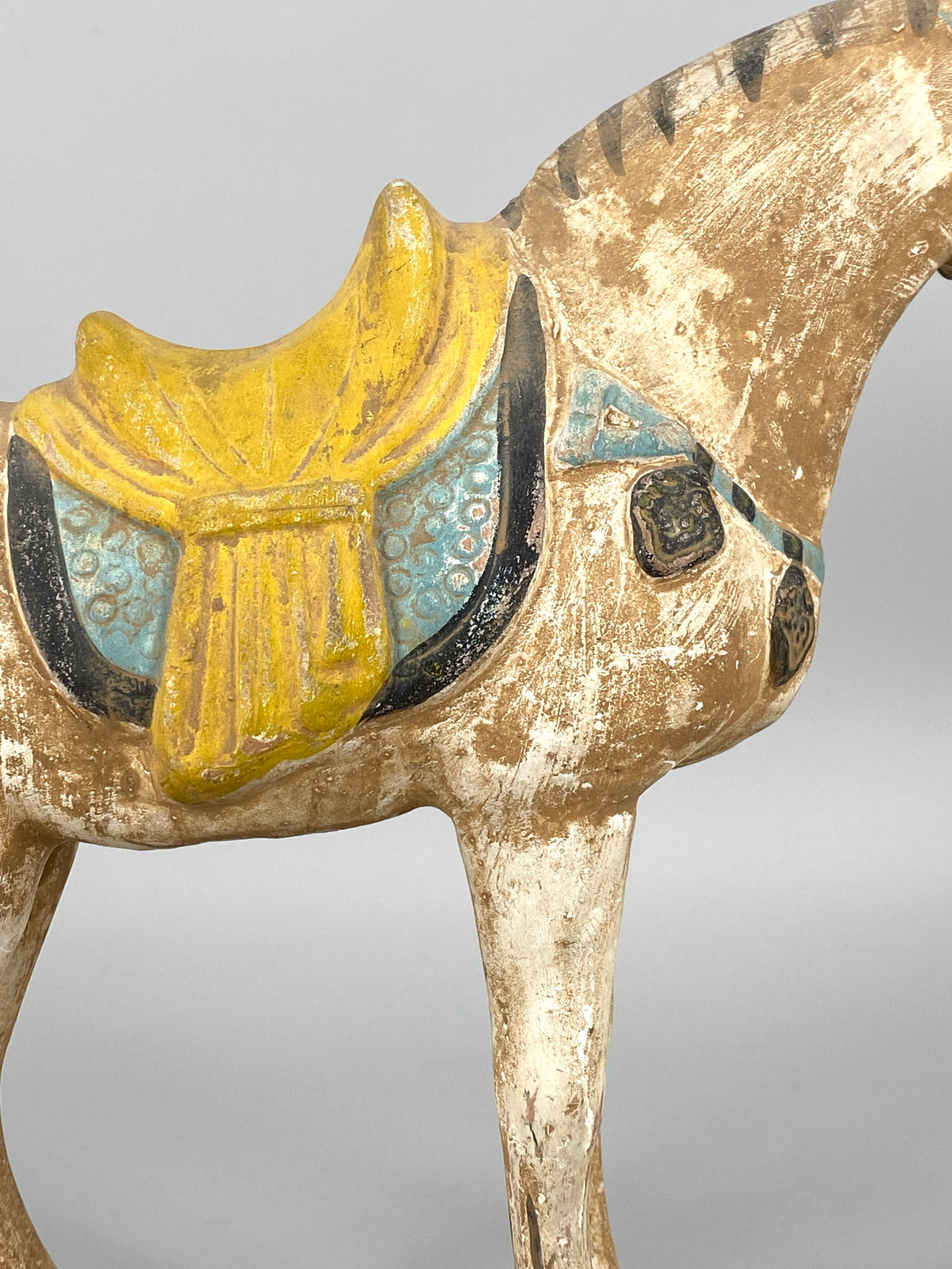 chinesische Pferdefigur aus Terrakotta