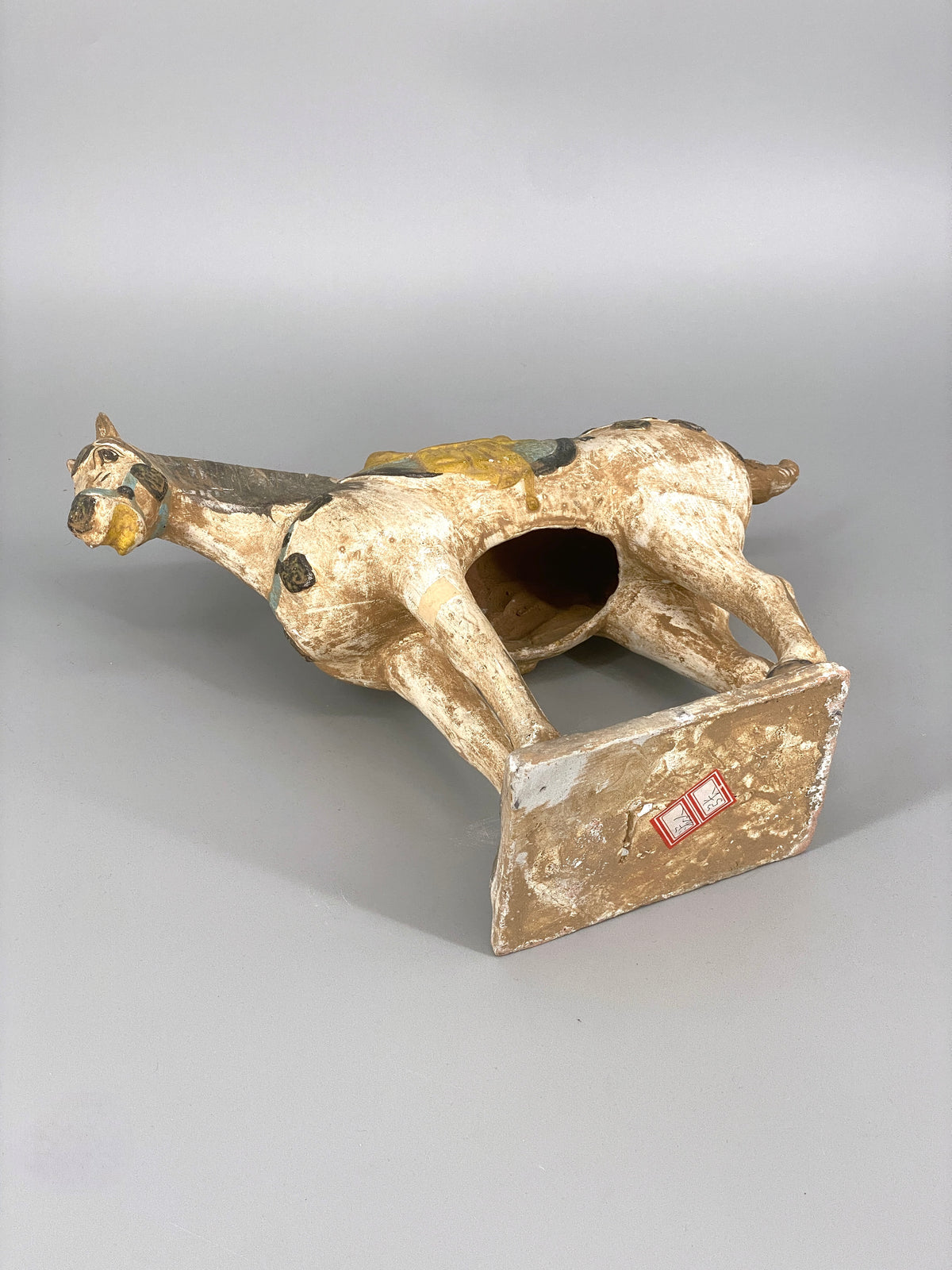 chinesische Pferdefigur aus Terrakotta