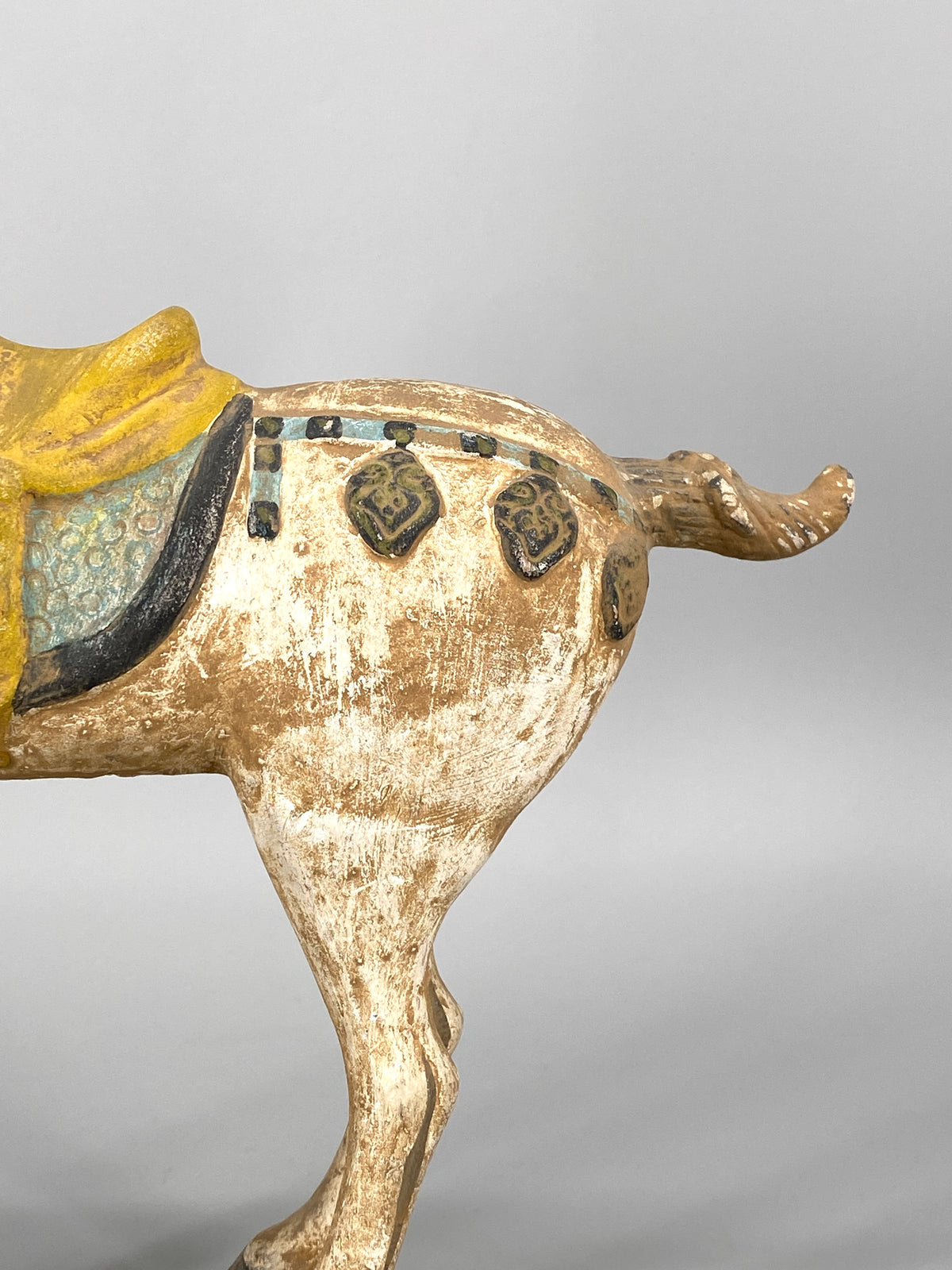 chinesische Pferdefigur aus Terrakotta