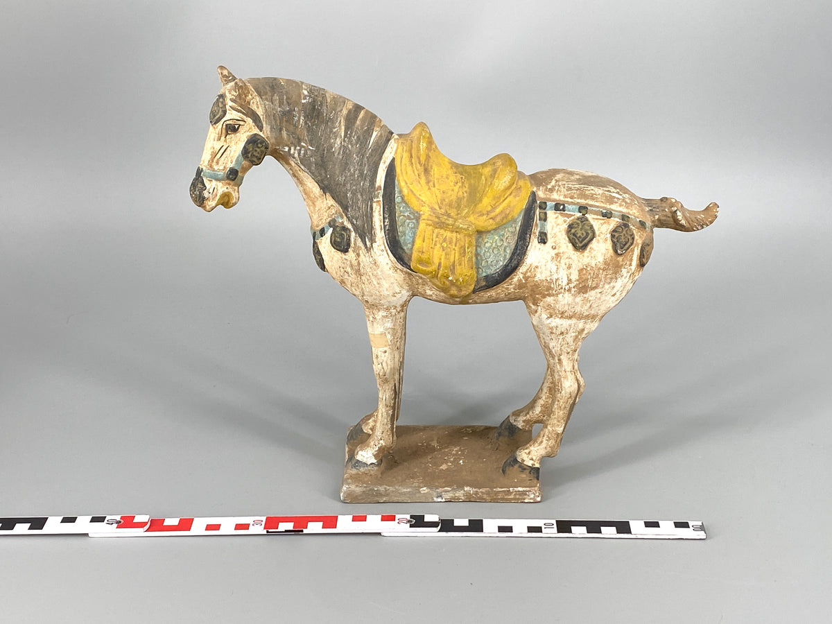 chinesische Pferdefigur aus Terrakotta