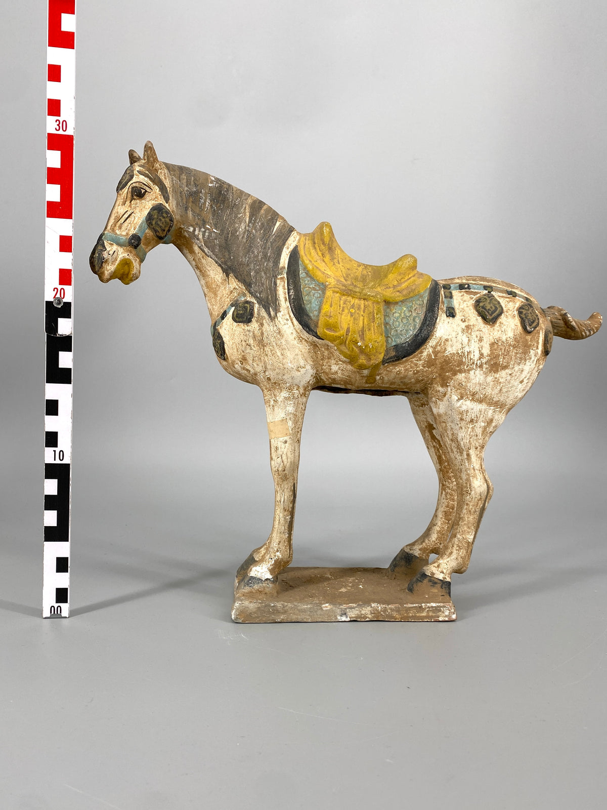 chinesische Pferdefigur aus Terrakotta